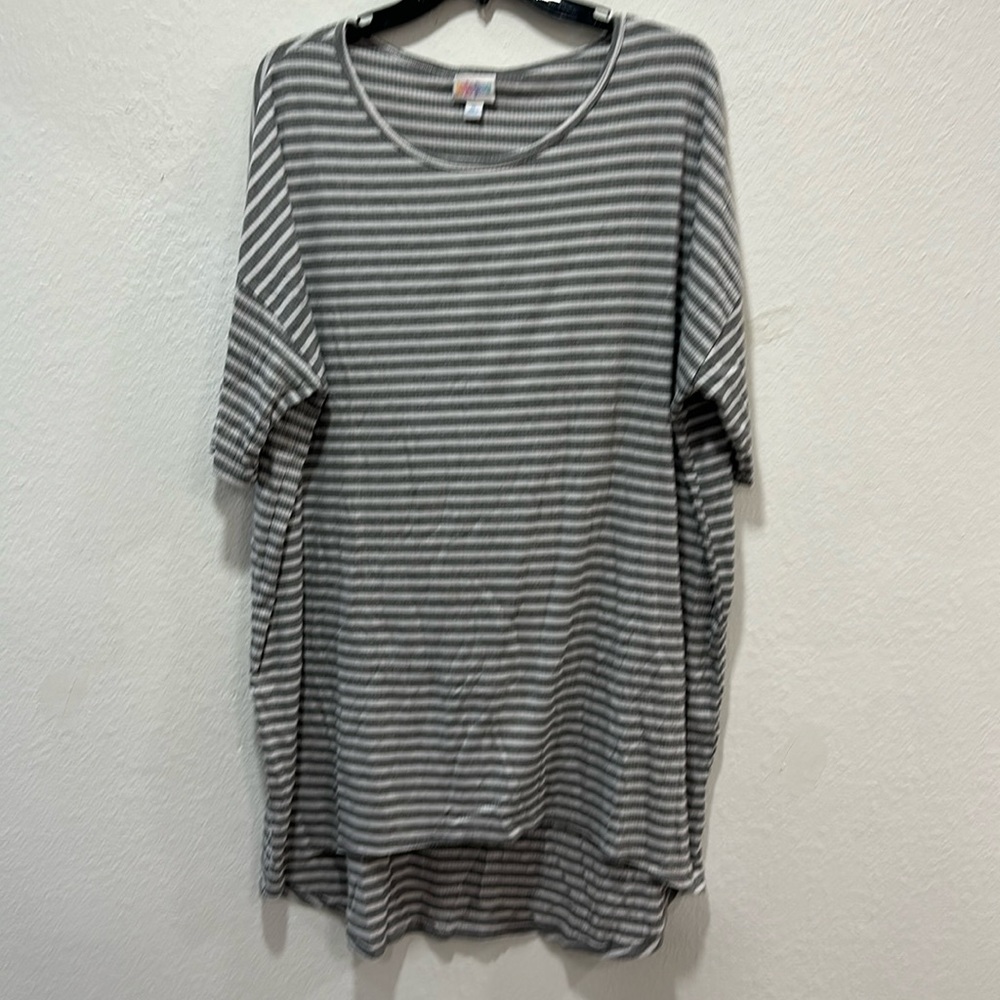 ⭐️ 3/$12 LulaRoe striped tunic